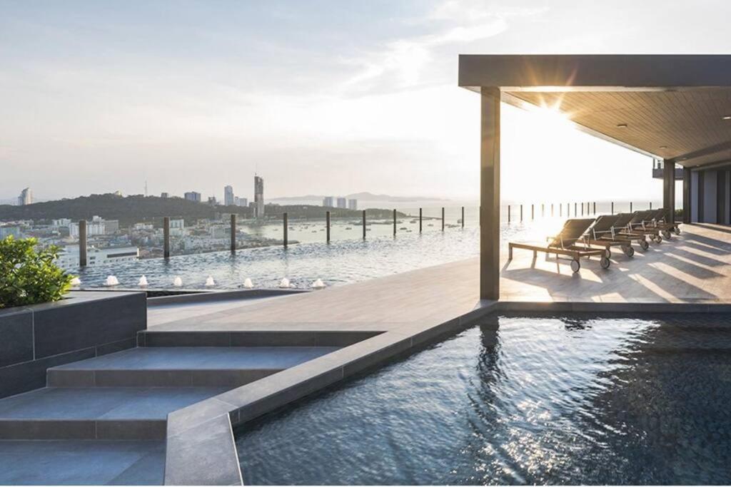 The Base Condo Center Of Pattaya Rooftop Swimming Pool מראה חיצוני תמונה