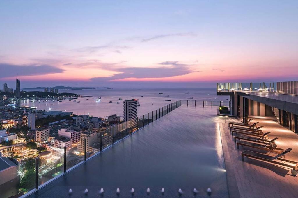 The Base Condo Center Of Pattaya Rooftop Swimming Pool מראה חיצוני תמונה