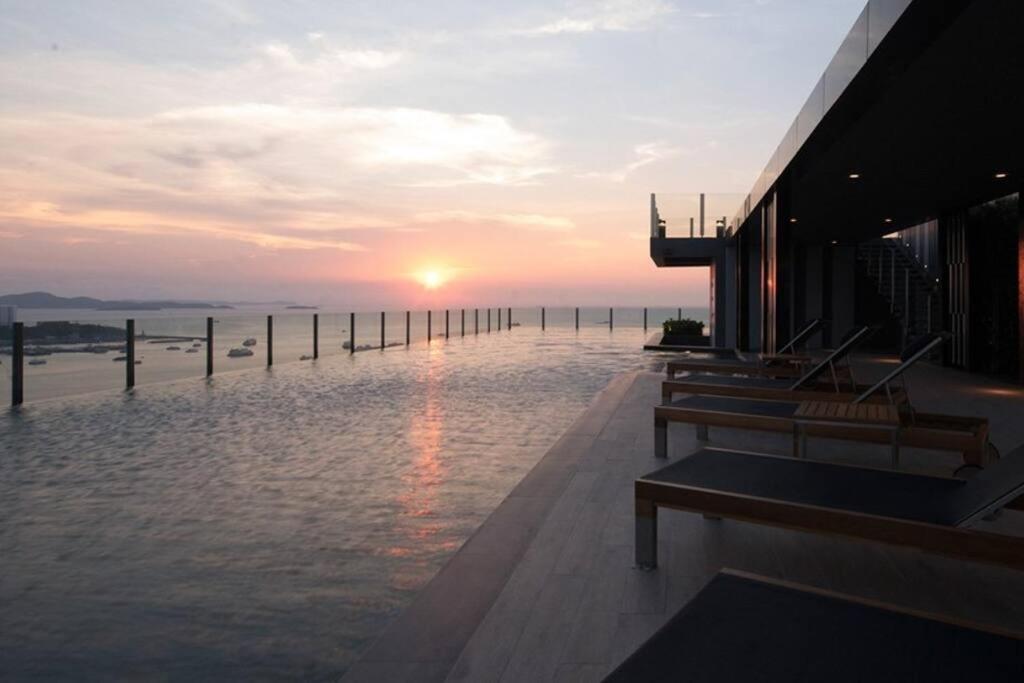 The Base Condo Center Of Pattaya Rooftop Swimming Pool מראה חיצוני תמונה
