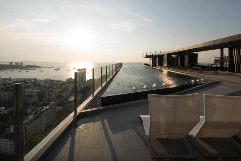 The Base Condo Center Of Pattaya Rooftop Swimming Pool מראה חיצוני תמונה