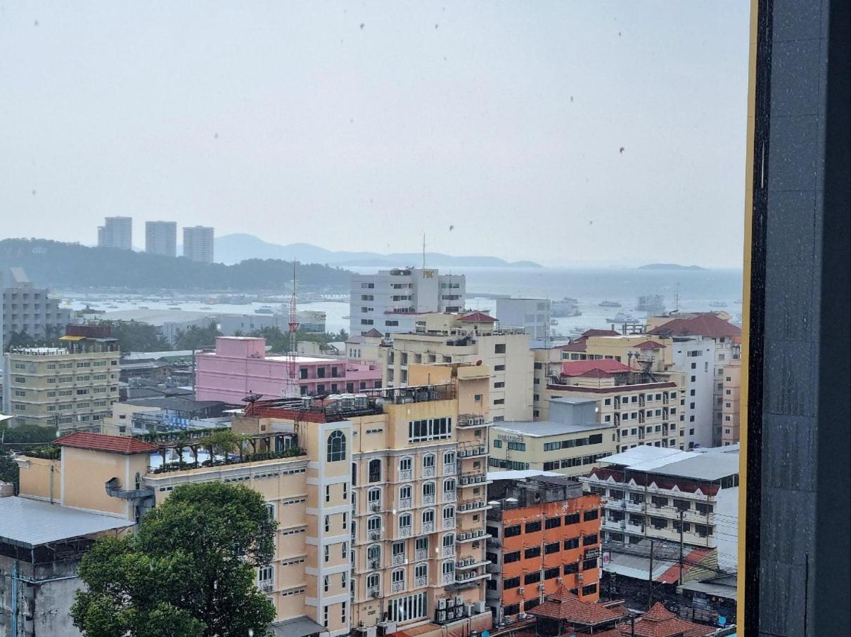 The Base Condo Center Of Pattaya Rooftop Swimming Pool מראה חיצוני תמונה